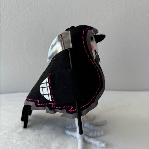 Cute Featherly ‘Hoodie’ Felt Bird Halloween Figurine 2024. - Picture 2 of 4